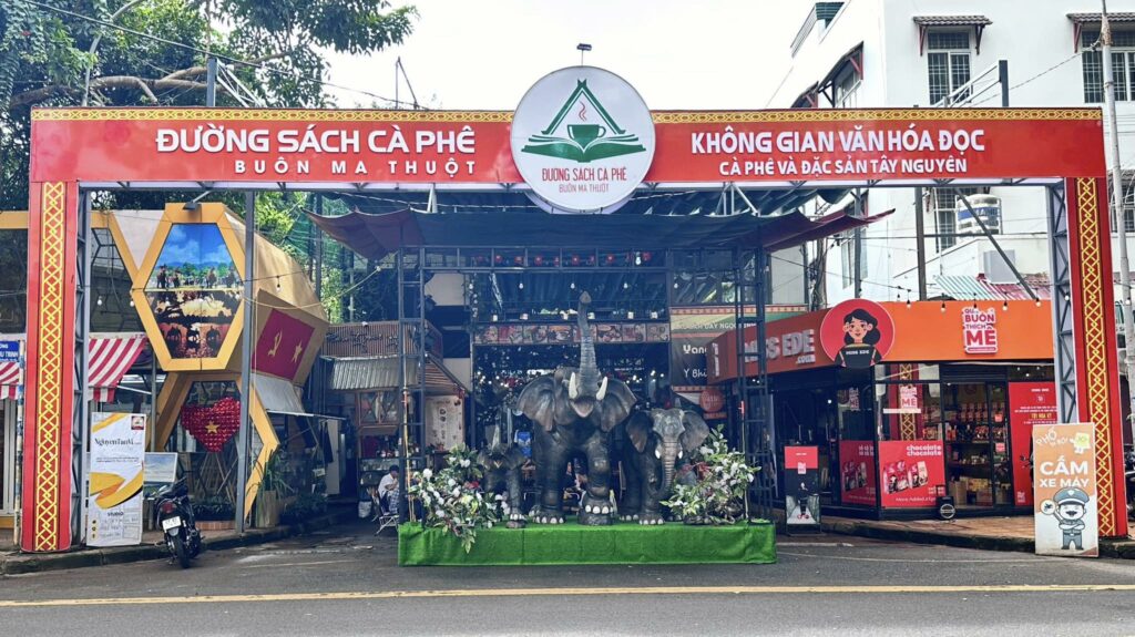 Hội Sách Buôn Ma Thuột 2025: Săn Sách 65k/Kg Cực Hot Dịp Noel